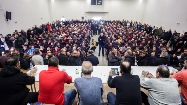 Χαλάρωσαν τα μπλόκα μέχρι την Τρίτη, έτοιμοι για κλιμάκωση από Τετάρτη