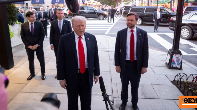 Ο Τραμπ παρήγγειλε παπούτσια για Ρούμπιο και Βανς και το πρόβλημα είναι ότι τους είναι μεγάλα