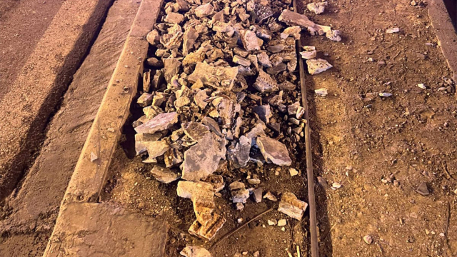 Έπεσαν τσιμέντα στη γέφυρα της λεωφόρου Εθνικής Αντιστάσεως στο ύψος του Αγία Όλγα, κλειστή μια λωρίδα προς Χαλάνδρι