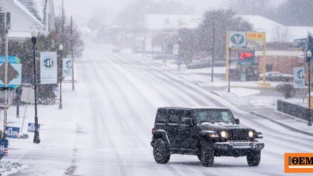 Χιονοθύελλα στις ΗΠΑ προκαλεί χάος στις συγκοινωνίες, ιγκουάνα πέφτουν από τα δέντρα λόγω κρύου