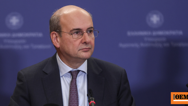 Χατζηδάκης: Οι μειώσεις στα καύσιμα θα περάσουν απευθείας στην τσέπη του καταναλωτή