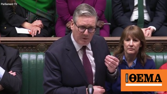 Προσπαθούσε να κρατήσει σταθερό το τρεμάμενο χέρι του