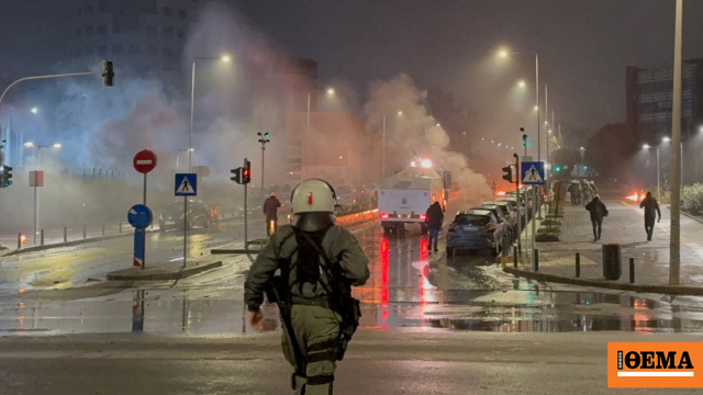 Μολότοφ, κοντάρια και ναρκωτικά βρέθηκαν έξω από το ΑΠΘ μετά τα επεισόδια