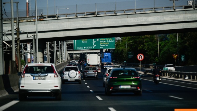 Νέο τροχαίο στην Αττική Οδό μετά τον κόμβο Κηφισίας στο ρεύμα προς Ελευσίνα, κλειστές οι αριστερές λωρίδες