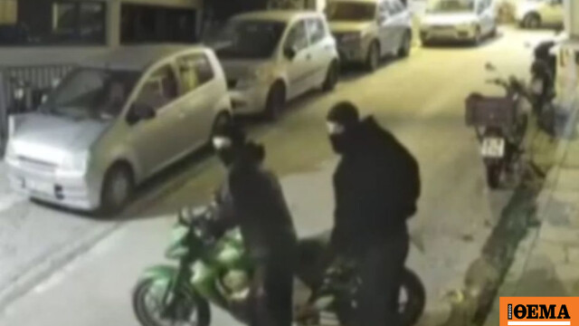 Θρασύτατοι κλέφτες στη Θεσσαλονίκη φεύγουν με την κλεμμένη μηχανή και στέλνουν φιλάκια, ο διάλογος που έγινε viral