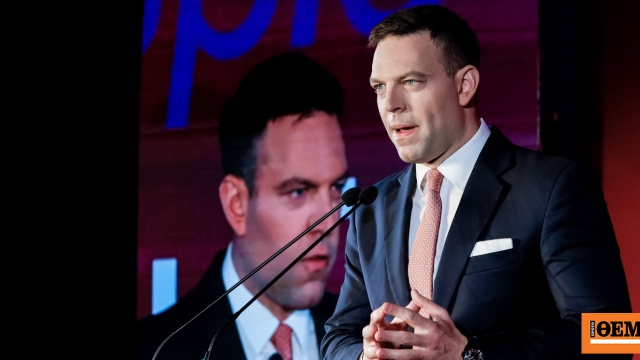 Παραιτείται, υπονομεύει τον διάδοχό του και κάνει rebranding, αυτό δεν είναι λύση για το μέλλον Παραιτείται, υπονομεύει τον διάδοχό του και κάνει rebranding, αυτό δεν είναι λύση για το μέλλον