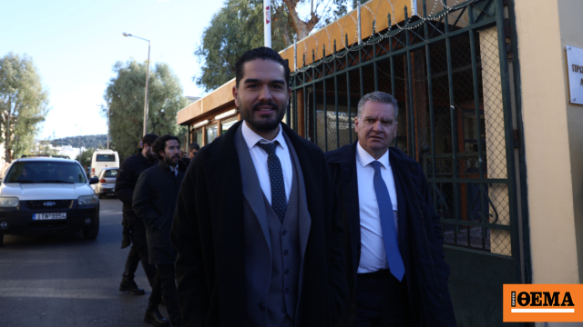 «Είμαι εδώ για να αναλάβω τις ευθύνες μου» είπε ο τραγουδιστής