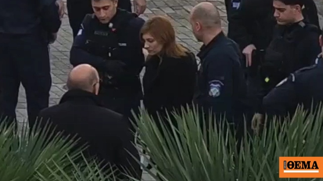 Υποβασταζόμενη και με μπαστούνι στο Εφετείο, δείτε βίντεο