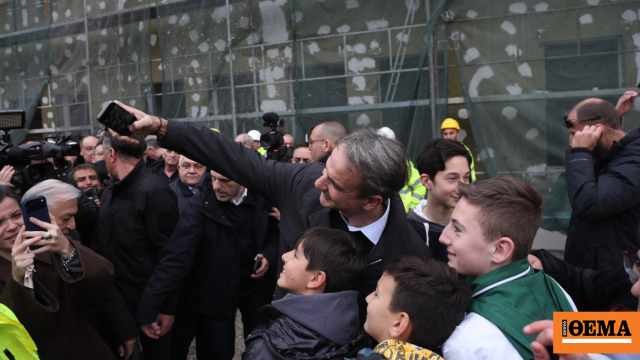 Το βίντεο Μητσοτάκη για την επίσκεψη του στη Θεσσαλονίκη: Η συνάντηση με τους μαθητές από την Αθήνα, οι selfies και η παραδοσιακή πρασοπιτα