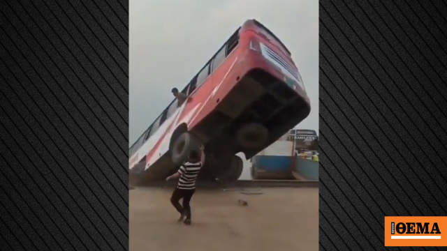 Τουλάχιστον 24 νεκροί μετά από πτώση λεωφορείου σε ποταμό στο Μπαγκλαντές, δείτε βίντεο