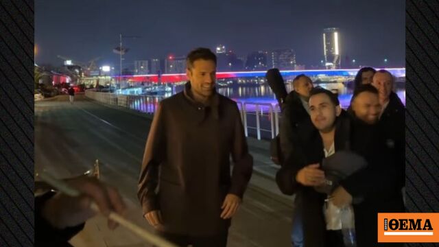 Βίντεο: Ο Κωνσταντίνος Αργυρός στους δρόμους του Βελιγραδίου με παραδοσιακά όργανα μετά τη συναυλία του