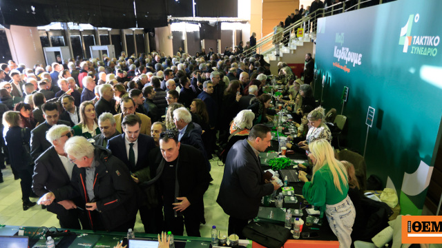 Όλα έτοιμα για το 4ο Συνέδριο του ΠΑΣΟΚ: Ποιοι πήραν θέση δίπλα στον Ανδρουλάκη, δείτε βίντεο