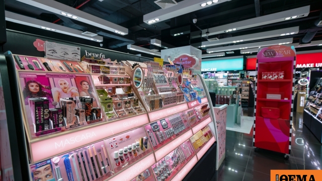 Η Ιταλία ρίχνει φως στο φαινόμενο «cosmeticorexia»: Υπό έρευνα Sephora και Benefit Cosmetics