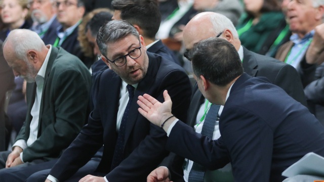 Με δύο υποχωρήσεις Ανδρουλάκη συνεχίστηκε η επιχείρηση ενότητας στο συνέδριο του ΠΑΣΟΚ, ποιες αλλαγές πέρασαν στο καταστατικό