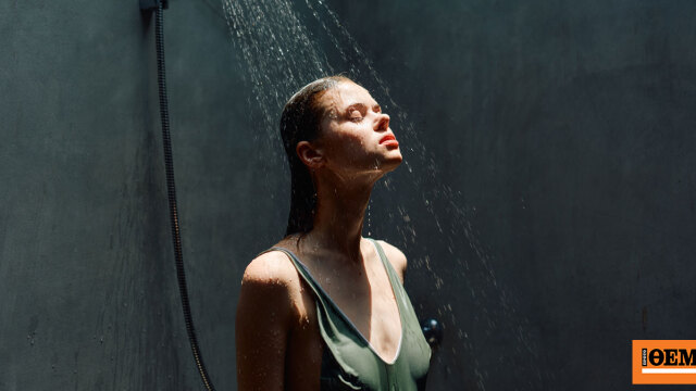 Εχετε δοκιμάσει ντους στο σκοτάδι; Τι λέει η επιστήμη και πόσο βοηθάει για καλύτερο ύπνο