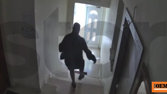 Βίντεο από τη στιγμή που ηλικιωμένη πέφτει θύμα κλοπής στο Πέραμα