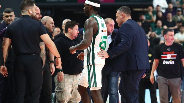 Παναθηναϊκός: Αλήθεια ο Ολυμπιακός θα σχολιάσει τα όσα ακούγονται σε κάθε αγώνα στο ΣΕΦ κατά του Δημήτρη Γιαννακόπουλου;