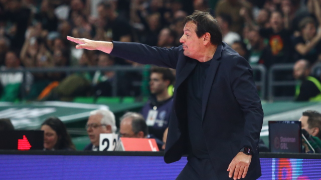 Αταμάν: «Εκτός από τους παίκτες του Ολυμπιακού, είχαμε να αντιμετωπίσουμε και τρεις διαιτητές που δεν μας άφησαν να παίξουμε»