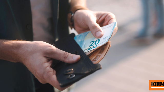 Επίδομα ανεργίας: Πώς αλλάζει ο τρόπος υπολογισμού του, η σύνδεση με τον μισθό και τα ένσημα