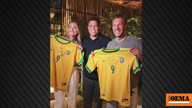 Η Σαμπαλένκα συνάντησε το «φαινόμενο» και πήρε δώρο μία υπογεγραμμένη φανέλα της Βραζιλίας