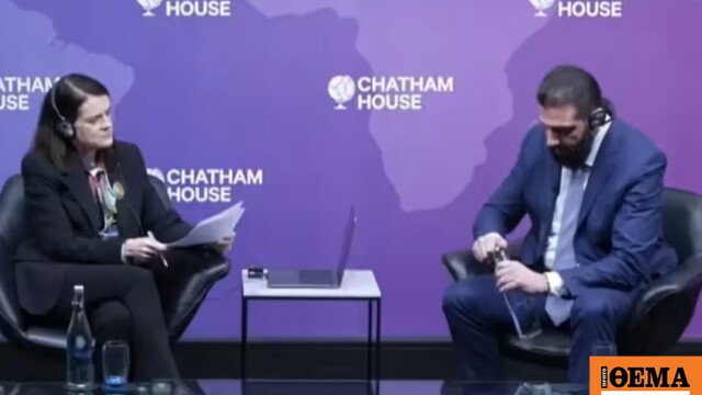 Viral ο πρόεδρος της Συρίας Αλ-Σάρα, δεν μπόρεσε να ανοίξει ένα μπουκάλι νερό και τον βοήθησε γυναίκα δημοσιογράφος