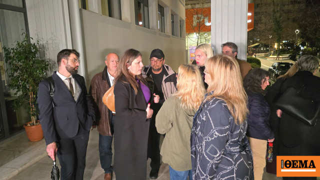 Νέο σόου Κωνσταντοπούλου: Θα μηνύσω την πρόεδρο που δήλωσε αποχή, μας κλείδωσαν έξω από το δικαστικό μέγαρο Λάρισας, βίντεο