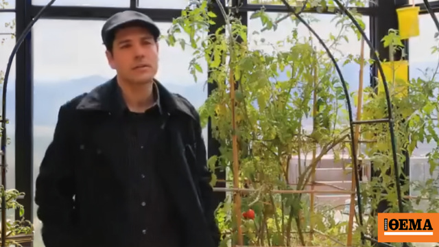 Όταν ο ιδιοκτήτης της ταράτσας με τη στάνη στους Αμπελόκηπους διαφήμιζε τον κήπο του στην WWF, δείτε βίντεο
