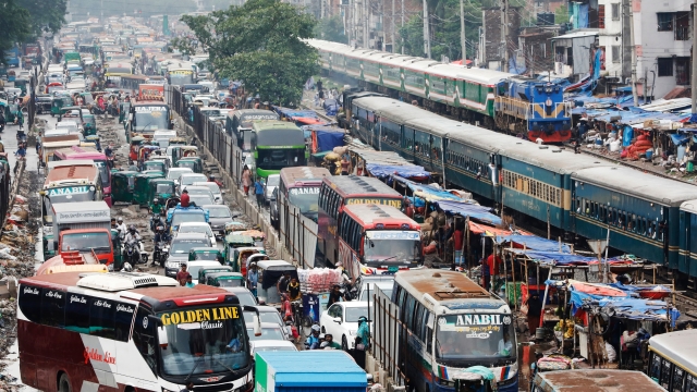 Το Μπανγκλαντές μείωσε το ωράριο εργασίας για να εξοικονομήσει ενέργεια
