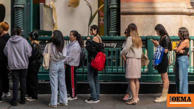 Οι Ελληνες έμαθαν να κάνουν ουρές – Σε αυτά τα σημεία το απολαμβάνουν