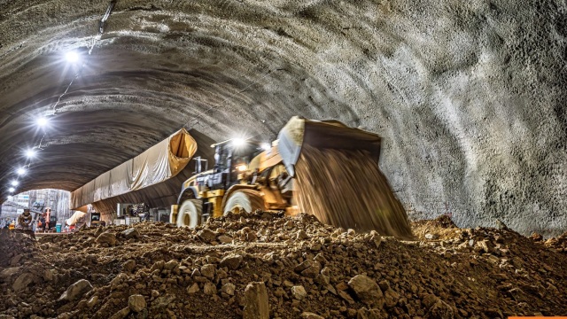 Προς τον Σταθμό Δικαστήρια ο «μετροπόντικας» της γραμμής 4 - Πέρασε την Κυψέλη