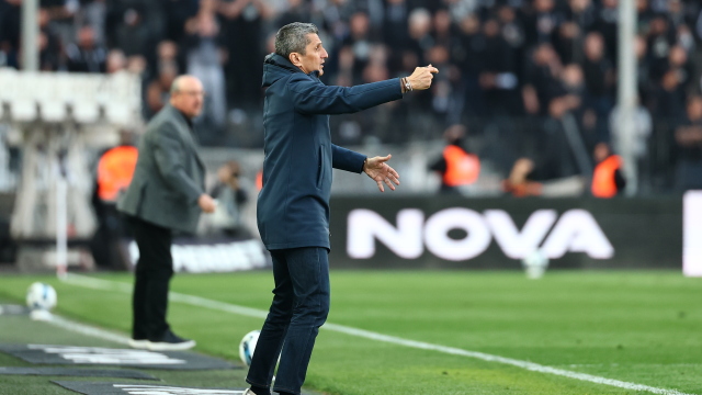 Δεν έκανε δηλώσεις ο Λουτσέσκου μετά το ματς με τον ΠΑΟ: Αναχώρησε για Ρουμανία για να είναι δίπλα στον πατέρα του