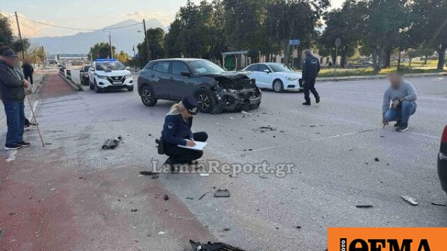 Στο νοσοκομείο παππούς και εγγονός μετά από τροχαίο σε διασταύρωση στη Λαμία, δείτε βίντεο και φωτογραφίες