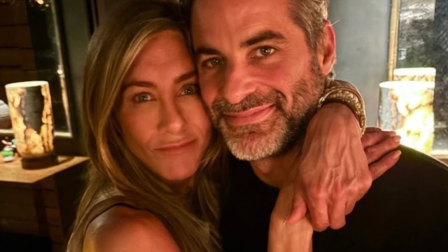 Τζένιφερ Άνιστον: Νέες φωτογραφίες από τη ζωή της με τον Τζιμ Κέρτις