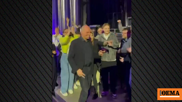 Ο Γιάνης Βαρουφάκης γίνεται viral στη Μόσχα χορεύοντας techno κομμάτι με το όνομά του, δείτε βίντεο