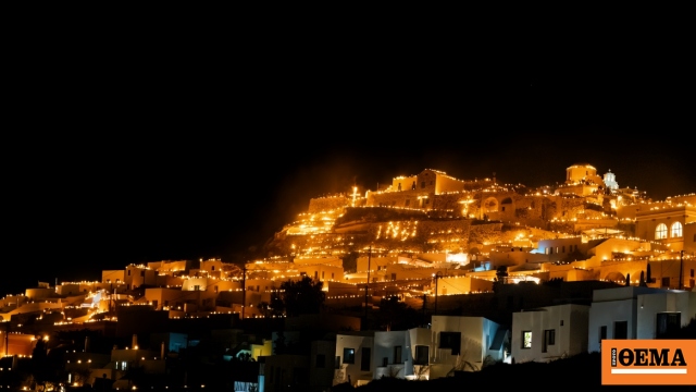 Πάσχα στον Πύργο Σαντορίνης: Το έθιμο με τα χιλιάδες φαναράκια που κάνει τον γύρο του κόσμου, δείτε βίντεο