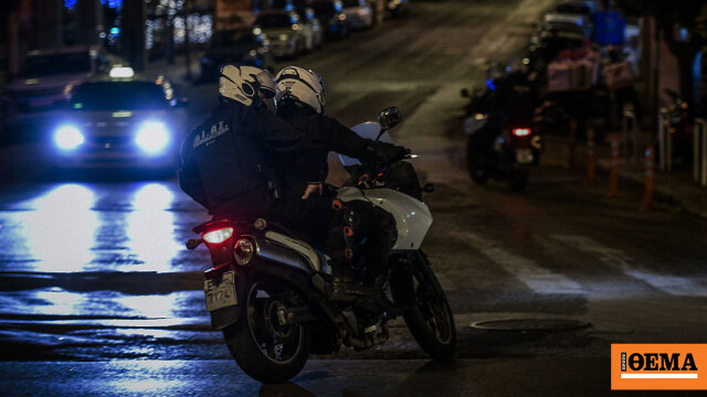 Καταδίωξη διαρρηκτών με πυροβολισμούς στη Βάρη: Πήγαν να εμβολίσουν τους αστυνομικούς