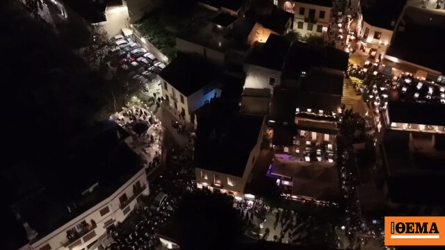 Εκατοντάδες πιστοί κατέκλυσαν τα σοκάκια της Πλάκας στις περιφορές Επιταφίων, δείτε βίντεο