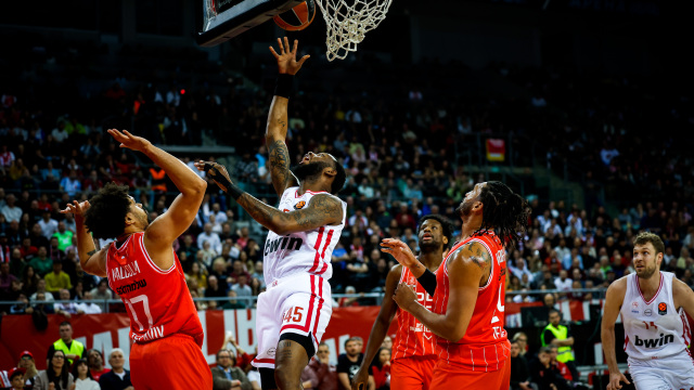 Ολυμπιακός: Το απίθανο κάρφωμα του Χολ στο παιχνίδι με τη Χάποελ στο Νο1 του top-10 της Euroleague, βίντεο