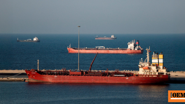 Τρία τάνκερ που συνδέονται με το Ιράν, διέσχισαν την Τρίτη τα Στενά του Ορμούζ παρά τον αποκλεισμό των ΗΠΑ