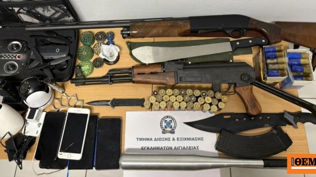 Συλλήψεις για την άγρια επίθεση σε καφετέρια στο Αίγιο: Βρήκαν καλάσνικοφ, ματσέτα και σιδερογροθιά στα σπίτια τους