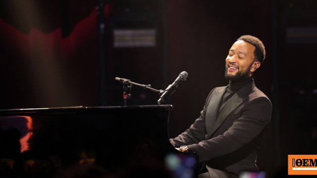 John Legend: Ρίχνει την «αυλαία» στο Ηρώδειο με το πιάνο του