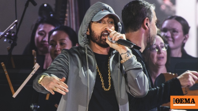 Παππούς για δεύτερη φορά ο ράπερ, η θετή του κόρη απέκτησε το πρώτο της παιδί