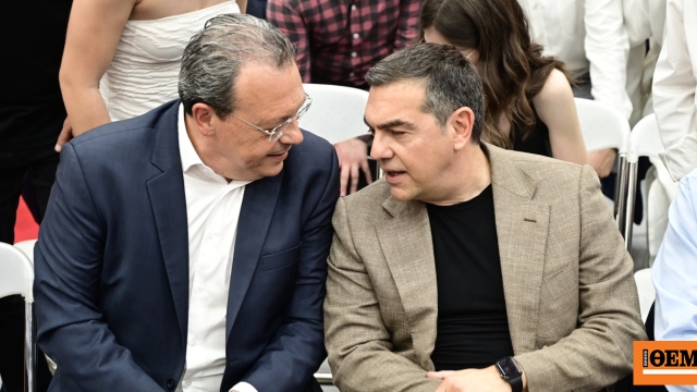 Στον εξώστη του ΣΥΡΙΖΑ ο… Τσίπρας: Η αναμονή για το νέο κόμμα εξαντλεί την Κουμουνδούρου και ενισχύει το ΠΑΣΟΚ