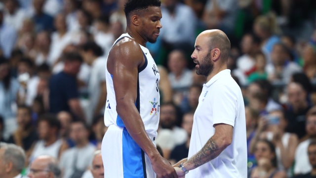 Αντετοκούνμπο για Σπανούλη: «Σου λέει πάντα την αλήθεια, ανυπομονώ για την επόμενη φορά που θα με προπονήσει»