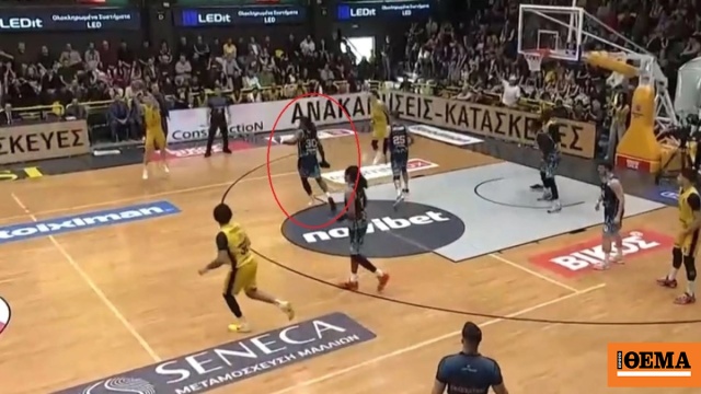 Μαρούσι - Κολοσσός: Τρομερό σκηνικό με Άκιν, έπαιζε κρατώντας το παπούτσι στο χέρι του, δείτε βίντεο