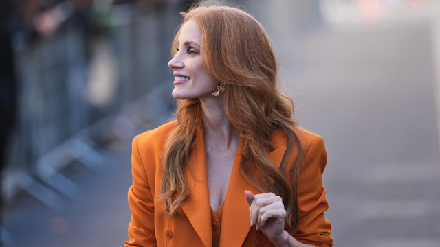 Jessica Chastain: Καλωσορίζει την άνοιξη με το πιο κοντό καρέ που έχει τολμήσει ποτέ