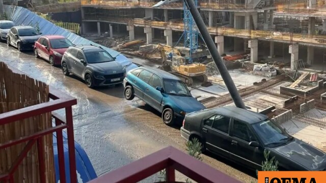 Θεσσαλονίκη: Υποχώρησε τοιχίο κατά τη διάρκεια εργασιών, η στιγμή που αυτοκίνητο πέφτει στο κενό