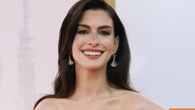 Αν Χάθαγουεϊ: Στην πρεμιέρα του «Ο Διάβολος Φοράει Prada 2», με το λουκ της κινηματογραφικής ηρωίδας της