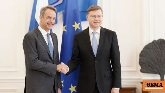 Ο Μητσοτάκης συναντήθηκε με τον Ευρωπαίο Επίτροπο Ντομπρόβσκις: Πρώτη φορά στη μεταδικτατορική ιστορία, παρατηρούμε σταθερή μείωση του χρέους μας