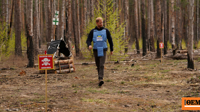 Ο Χάρι στα βήματα της Νταϊάνας: Περπάτησε μέσα σε ναρκοπέδιο, όπως πριν 30 χρόνια η μητέρα του